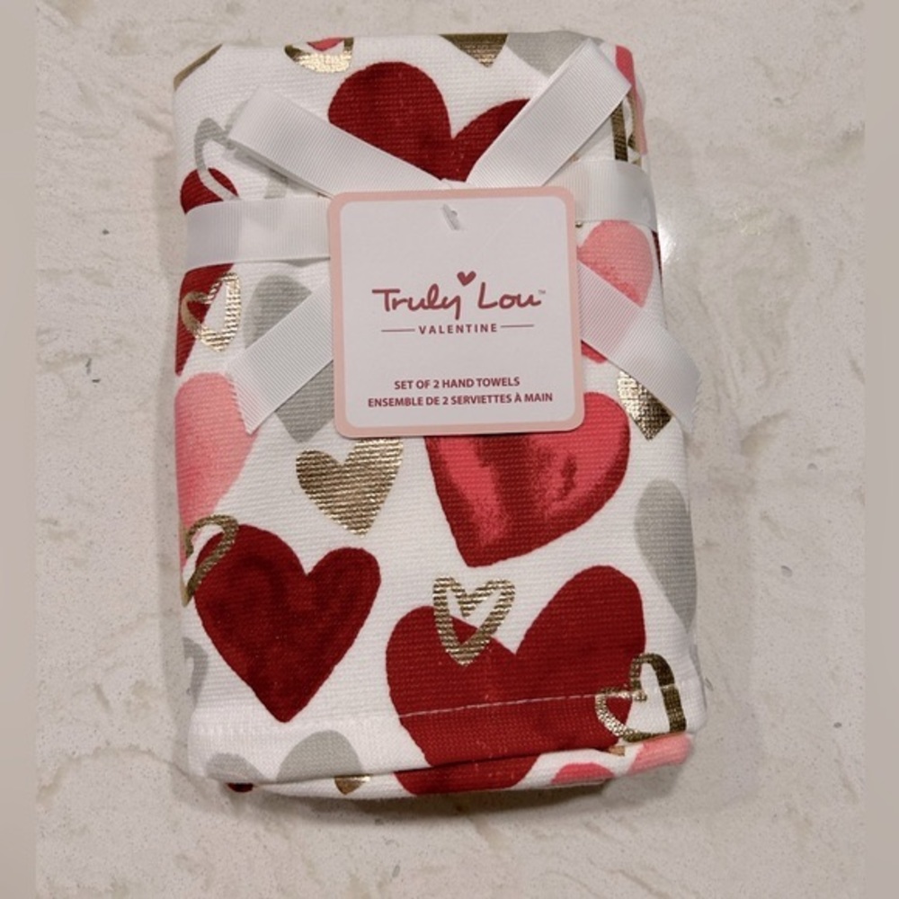 Truly Lou set of 2 hand towels